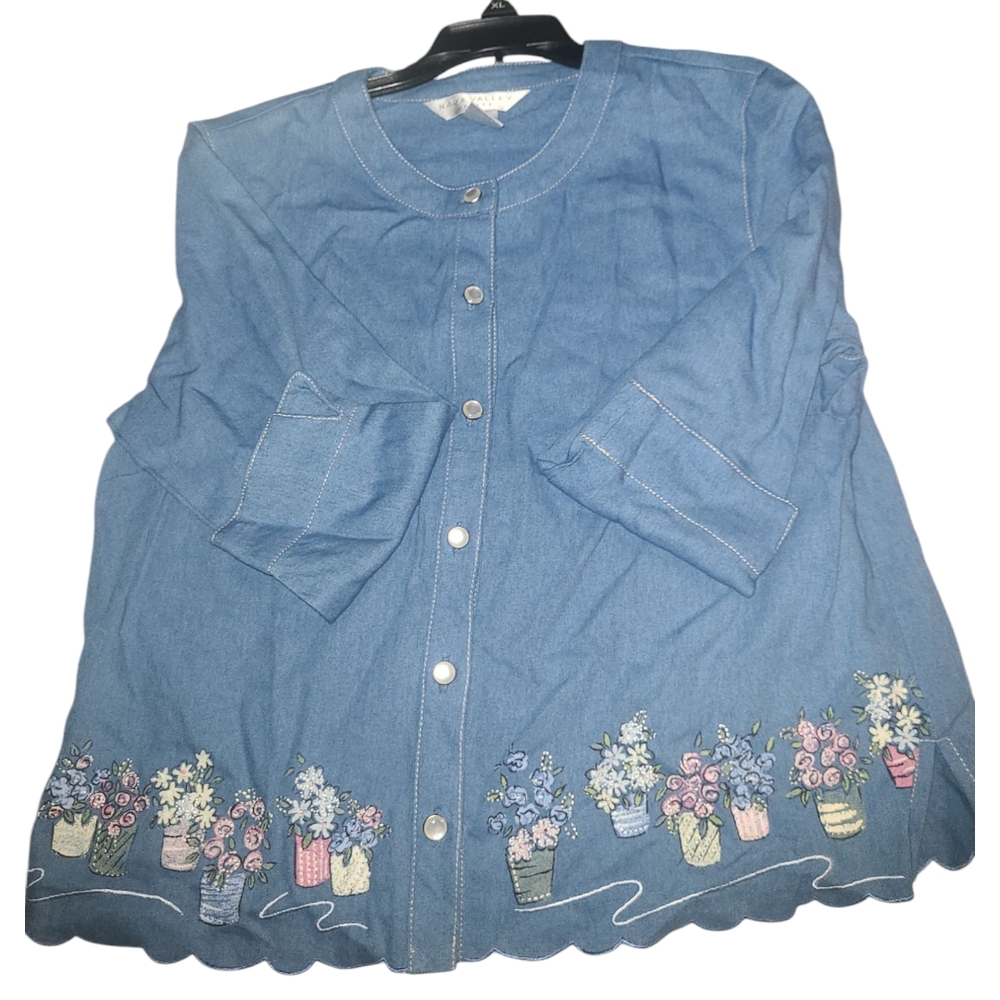 🦄Blue Floral Embroidered Button-Up Shirt Size Petite Large